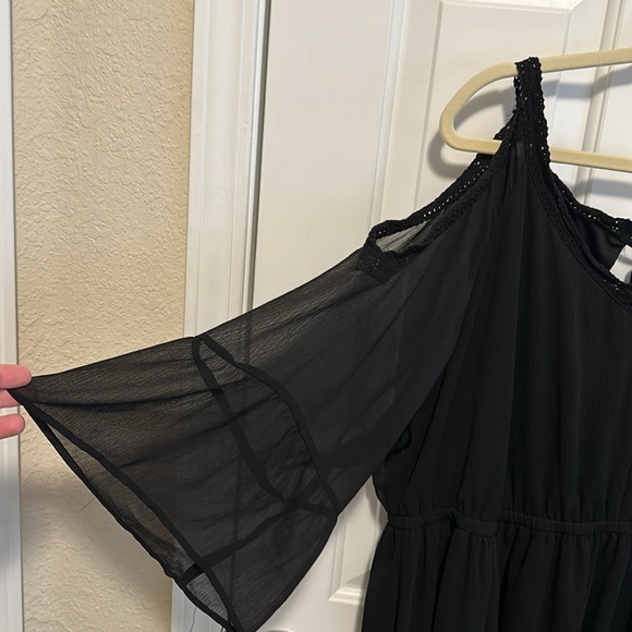 Black Cold Shoulder Dress: Plus Size - Picture 2 of 8